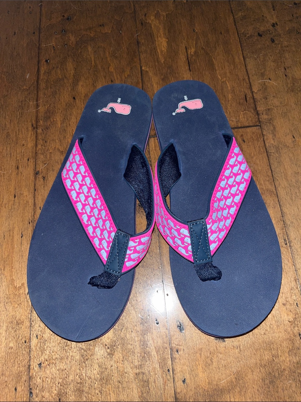 NEW Vineyard Vines Navy Flip Flops with Pink Whale-Print Straps